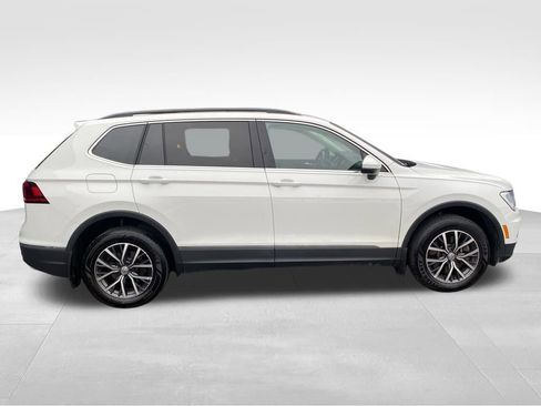 Used 2020 Volkswagen Tiguan SE w/ Panoramic Sunroof Package image 3