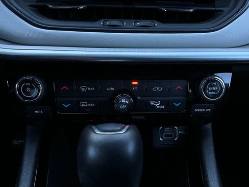 Used 2025 Jeep Compass Limited image 28