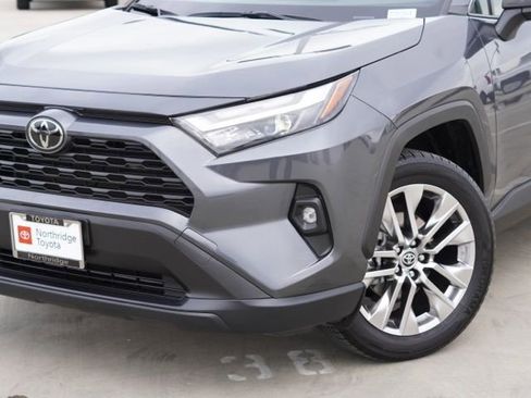 Used 2023 Toyota RAV4 XLE Premium image 5