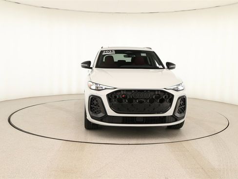Certified 2025 Audi SQ5 Prestige image 11