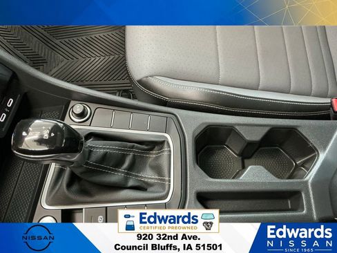 Used 2025 Volkswagen Jetta SE FWD image 25
