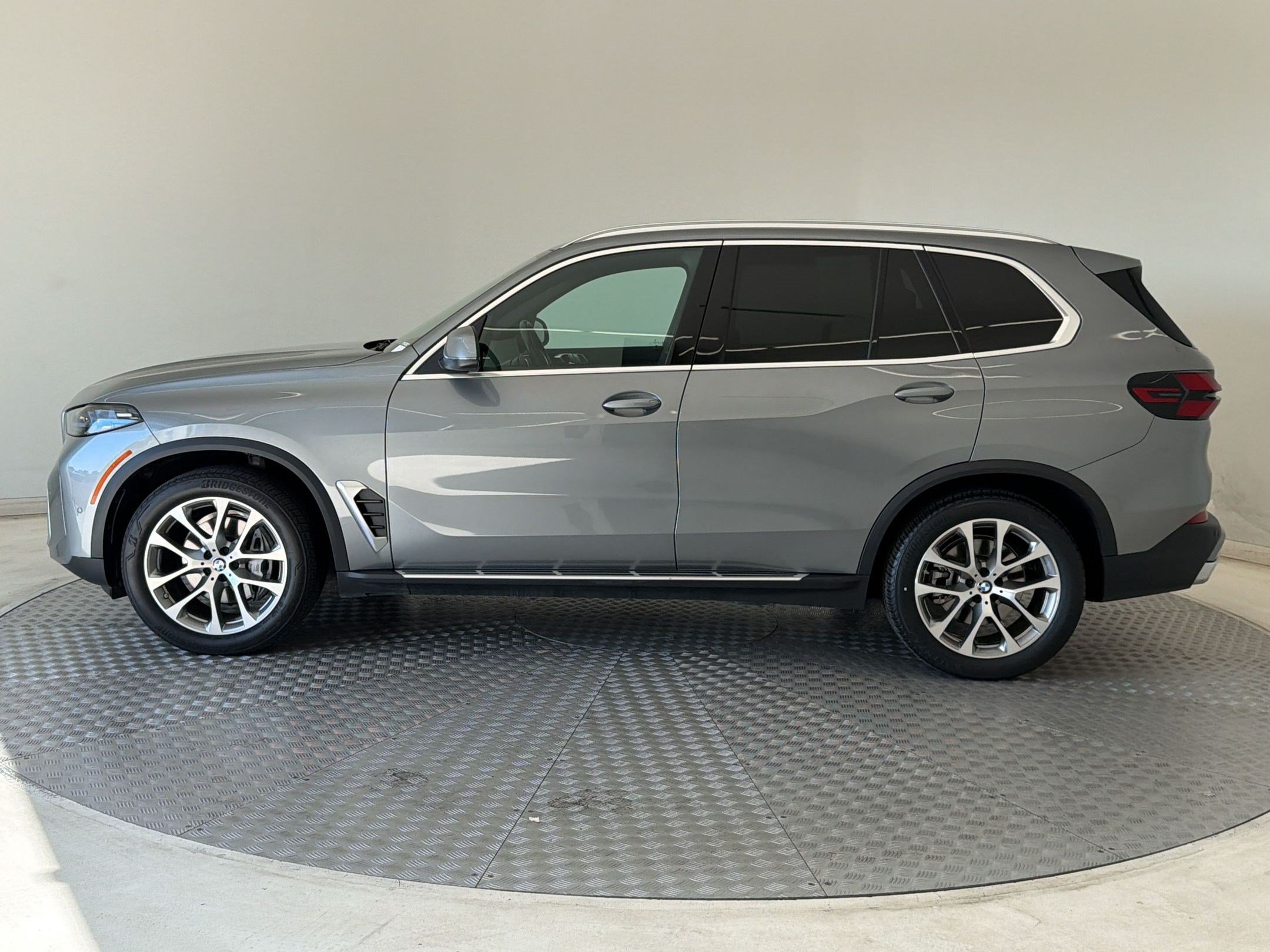 Used 2026 BMW X5 xDrive40i AWD/4WD image 2