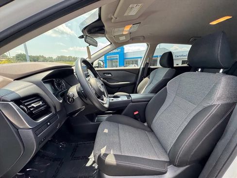 Used 2022 Nissan Rogue SV FWD image 16