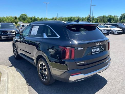 Certified 2025 Kia Sorento S w/ Panoramic Sunroof Package FWD image 5