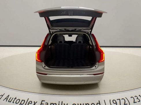 Used 2025 Volvo XC90 B5 Core AWD/4WD image 9