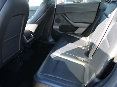 Used 2023 Tesla Model Y Performance image 23