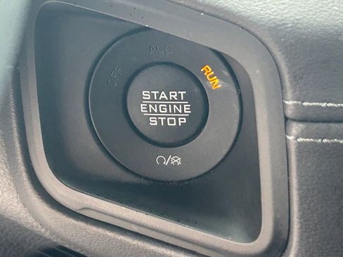 Used 2025 Jeep Wrangler Unlimited Rubicon image 39