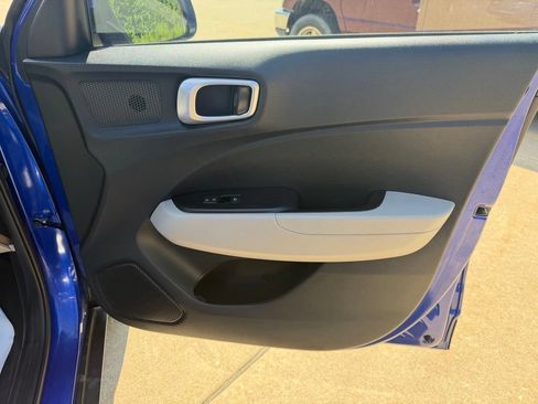 Used 2024 Hyundai Venue SEL FWD image 35