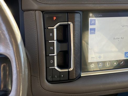 Used 2021 GMC Yukon Denali w/ Advanced Technology Package image 18