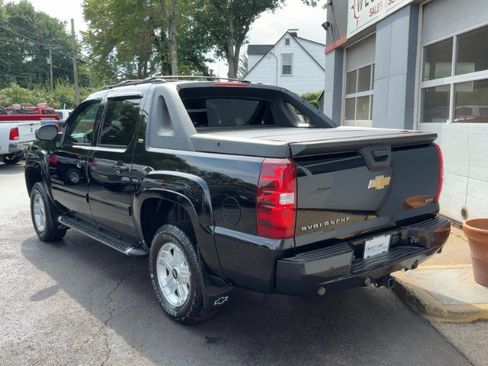 Used 2011 Chevrolet Avalanche LT w/ Luxury Package AWD/4WD image 6