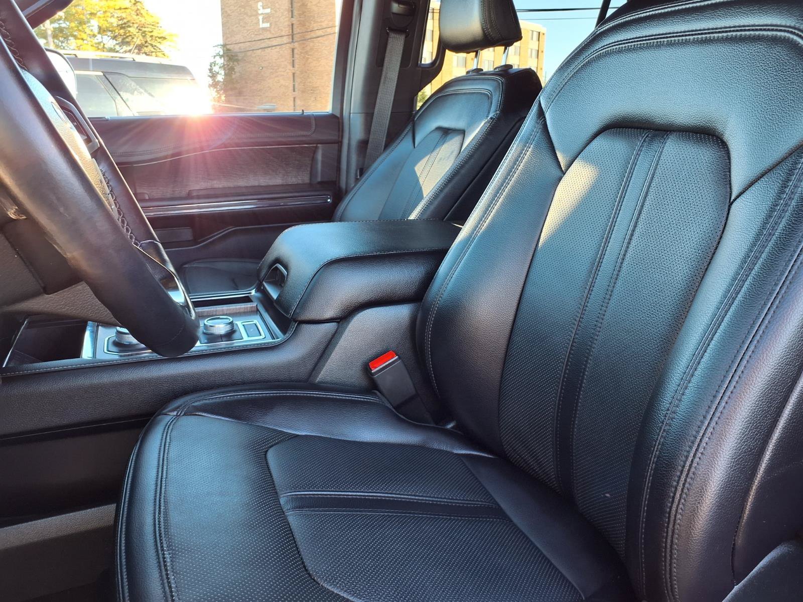 Used 2021 Ford Expedition Limited AWD/4WD image 3