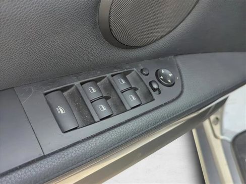 Used 2010 BMW 328i Convertible image 7