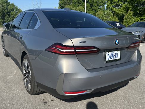 Used 2025 BMW 530i xDrive 530i xDrive w/ Premium Package image 8