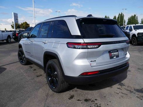 New 2025 Jeep Grand Cherokee Limited w/ Luxury Tech Group II image 14