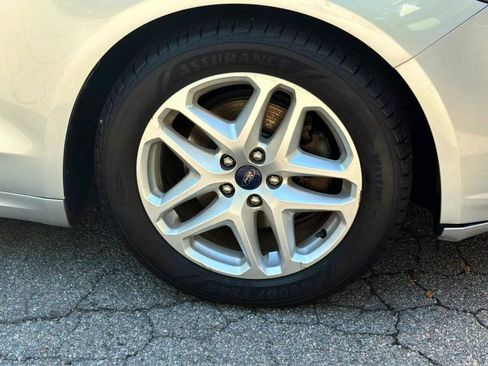 Used 2016 Ford Fusion SE FWD image 5