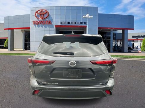 Used 2024 Toyota Highlander LE image 9