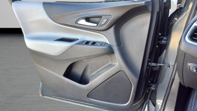 Used 2020 Chevrolet Equinox LS w/ LS Convenience Package FWD image 10