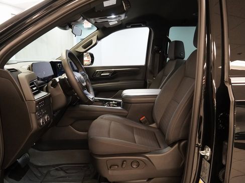 Used 2025 Chevrolet Tahoe LS image 17