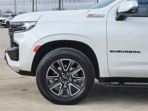 Used 2021 Chevrolet Suburban Z71 w/ Z71 Off-Road Package image 9