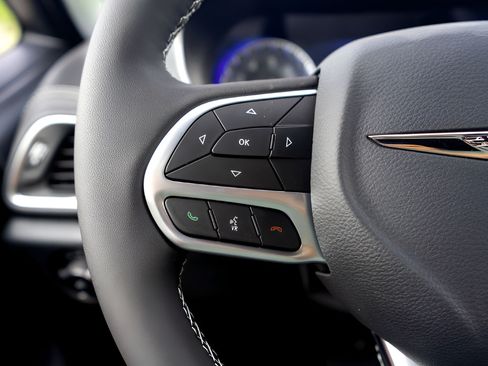 New 2026 Chrysler Pacifica Limited FWD image 13