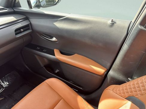 Used 2021 Lexus UX 200 w/ Premium Package FWD image 13