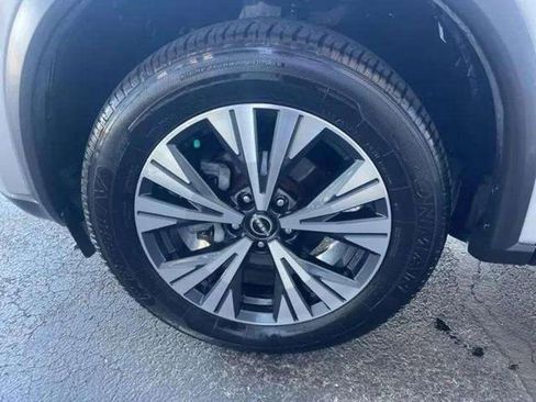Used 2023 Nissan Rogue SV image 11
