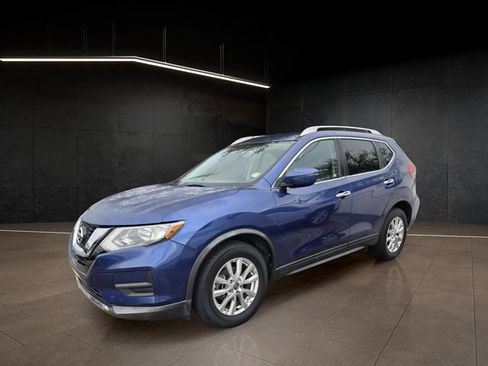 Used 2017 Nissan Rogue SV FWD image 3
