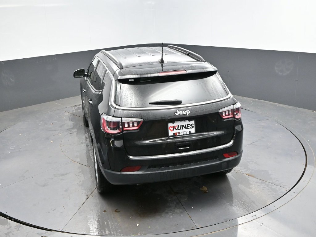 Used 2024 Jeep Compass Latitude AWD/4WD image 29