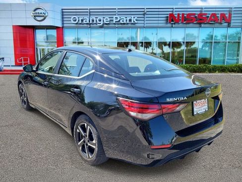 Used 2025 Nissan Sentra SV image 3