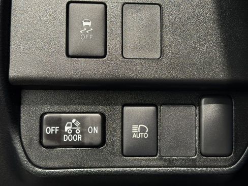 Used 2020 Toyota Tacoma SR w/ SR Convenience Package RWD image 20