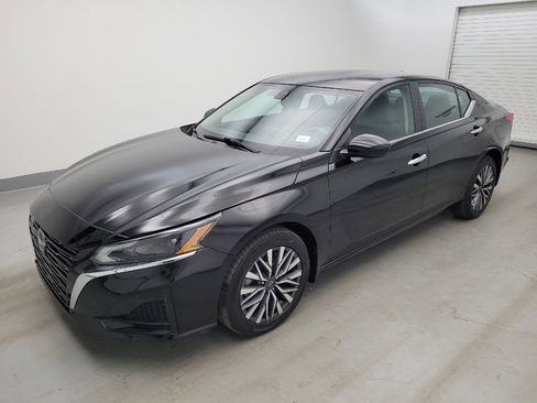 Used 2023 Nissan Altima 2.5 SV AWD/4WD image 2