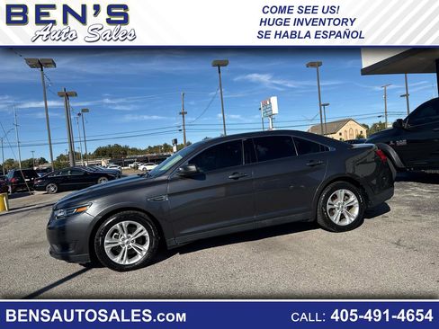 Used 2017 Ford Taurus SE image 1
