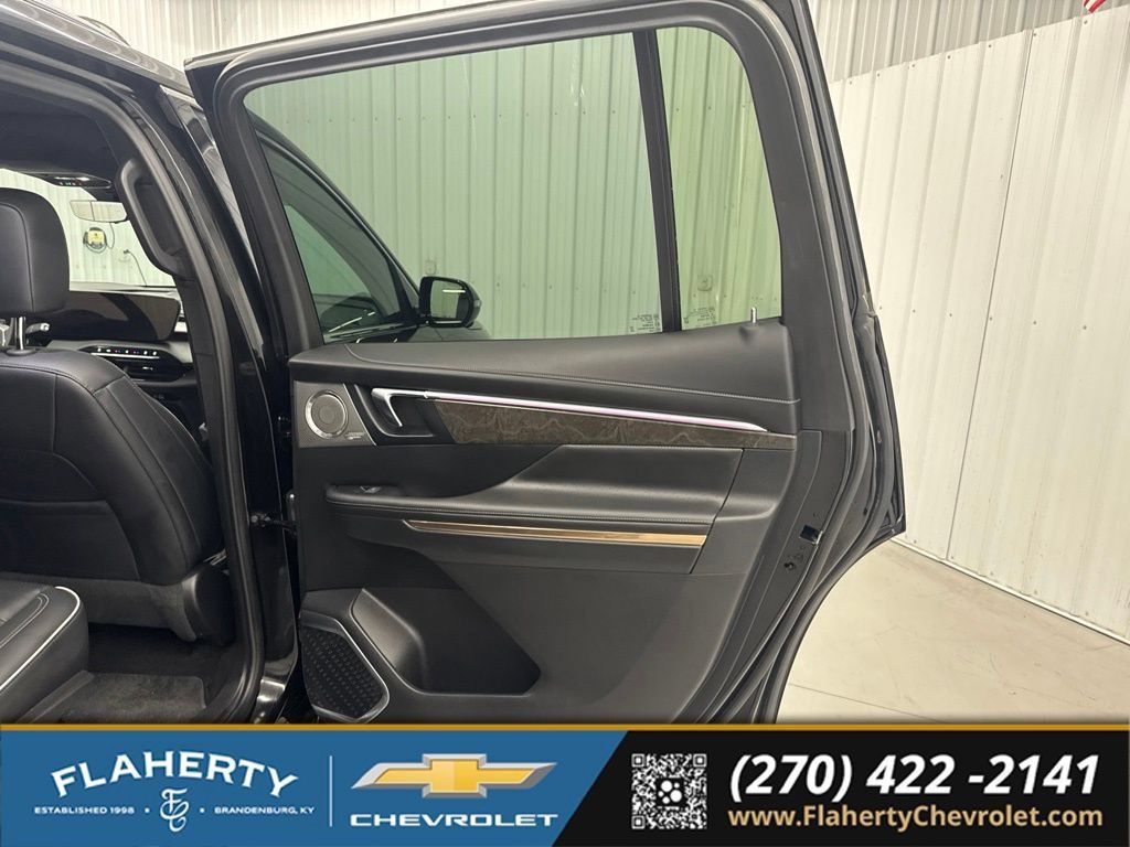 Used 2025 Buick Enclave Avenir w/ Super Cruise Package AWD/4WD image 14