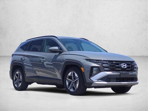 Used 2025 Hyundai Tucson SEL FWD image 3