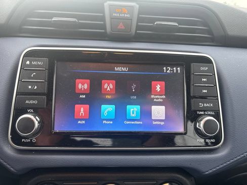 Used 2023 Nissan Versa SV FWD image 8