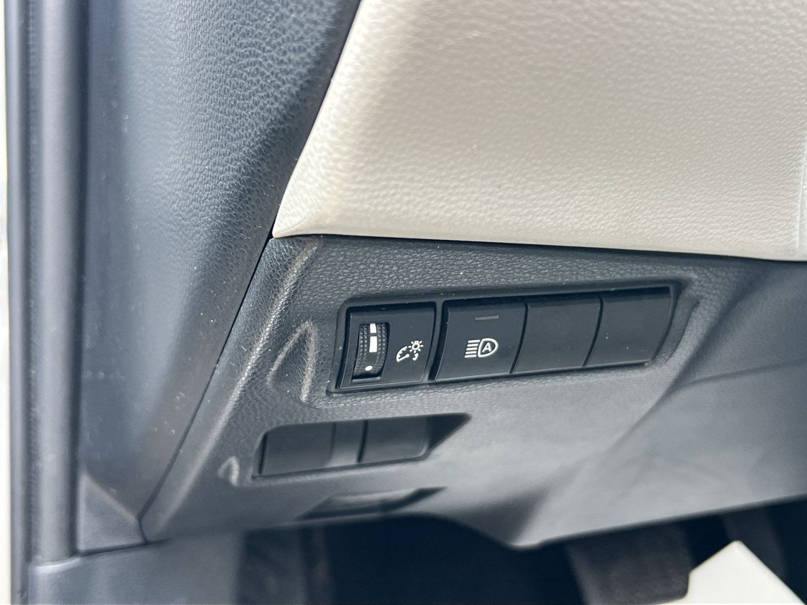 Used 2022 Toyota Corolla Cross LE FWD image 26