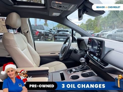Used 2021 Toyota Sienna XLE image 28