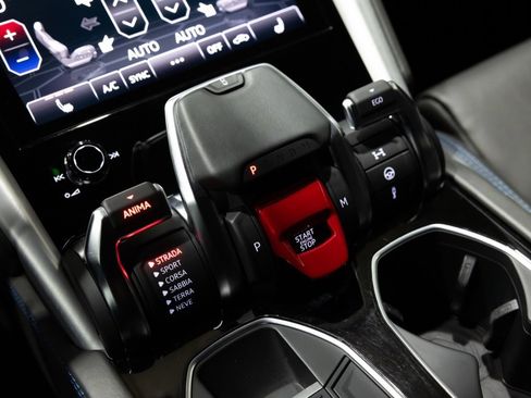 Used 2020 Lamborghini Urus image 35