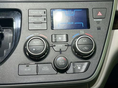 Used 2020 Toyota Sienna XLE image 17