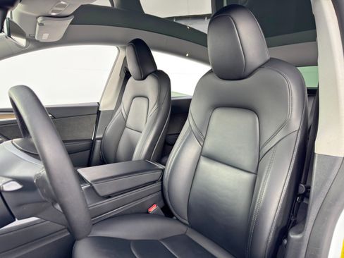 Used 2023 Tesla Model Y Long Range image 37