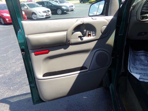 Used 1998 Chevrolet Astro w/ Convenience Group image 14