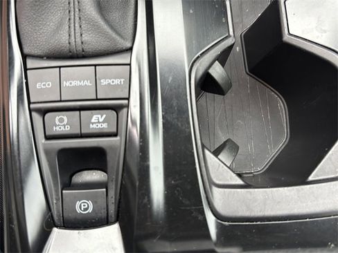 Used 2025 Toyota Camry LE image 30