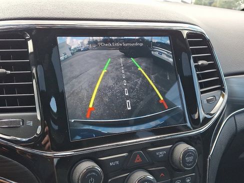 Used 2020 Jeep Grand Cherokee Limited image 18