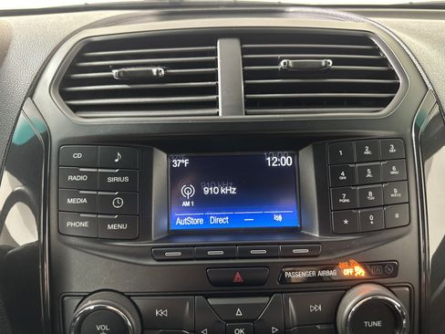 Used 2017 Ford Explorer XLT image 14