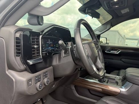 Used 2025 Chevrolet Silverado 1500 LT Trail Boss w/ LT Trail Boss Premium Package AWD/4WD image 13