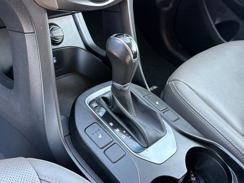 Used 2017 Hyundai Santa Fe Limited image 12