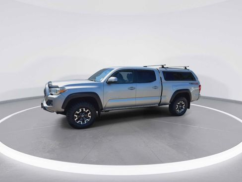 Certified 2018 Toyota Tacoma TRD Off-Road w/ TRD Premium Off Road Package AWD/4WD image 4