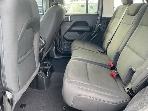 Used 2021 Jeep Wrangler Unlimited Sahara w/ Cold Weather Group image 19