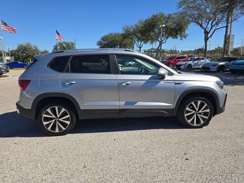 Used 2024 Volkswagen Taos SE image 9