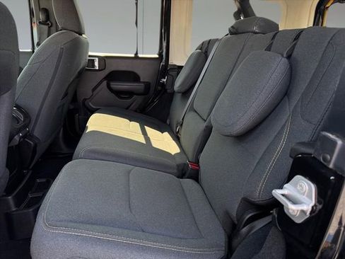 Used 2024 Jeep Wrangler Unlimited image 9